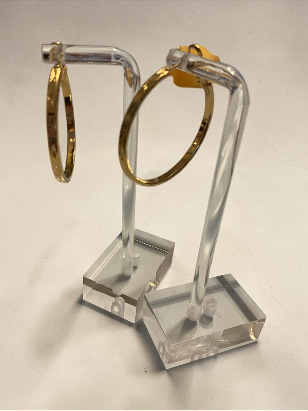 Sleek Gold Hoop Earrings – Polished Yellow Gold Finish